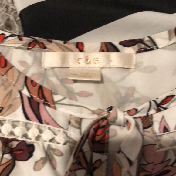 2 blouses - Picture 2 of 7